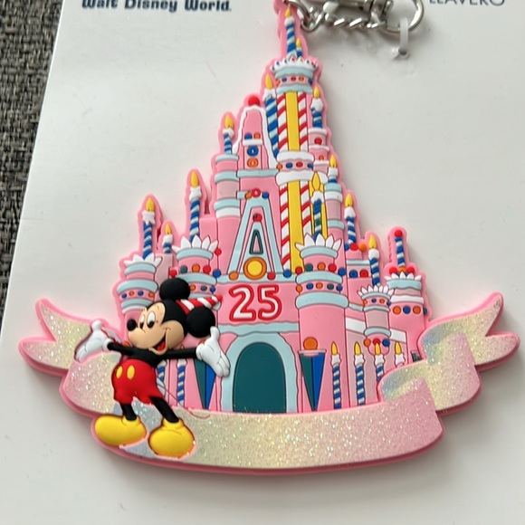 Disney Keychain - Picture 2 of 4